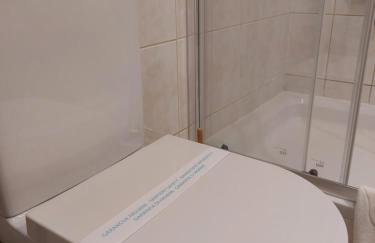 LA CASA GRADSKI VRT modern family apartment with lockable bike storage - Foto 22