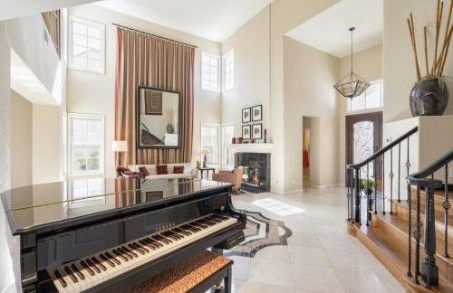Luxe Family Villa ,116 inch Theater, Yard , Near Beaches - Photo 3