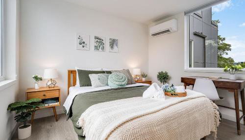 Perch - Urban Reflection 18 - Photo 1