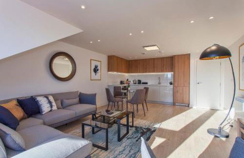 Staines City Centre by Charles Hope - Foto 7