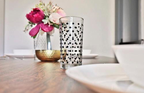 Freckleton House in Town Centre, near Blackpool, Sleeps 6, Free Parking - By NMB Property - Photo 25