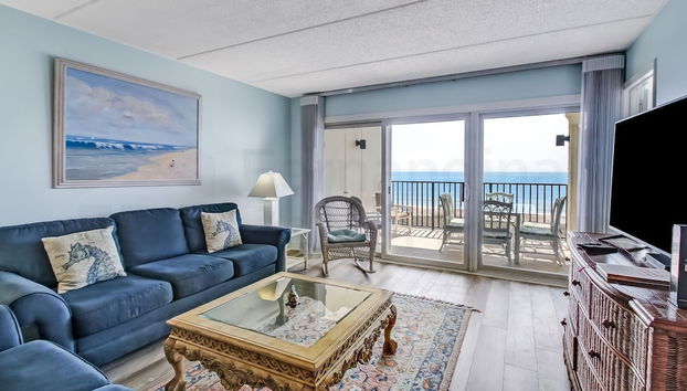 Striking Ocean View Condo with Private Walkway to the Beach by RedAwning - Foto 2, Imagen principal