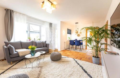 Großes Ferienhaus mit Garten für Familie & Gruppen bis 13 Personen - Foto 2