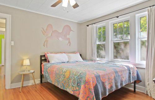 Bohemian Bungalow Pac-Man, walk downtown, pet friendly - Foto 38