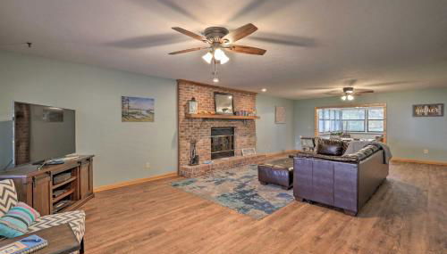 20 Mi to UF Campus Santa Fe Lake Escape with Dock! - Foto 5