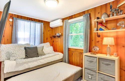 All-Season Vernon Township Lake House Retreat! - Foto 14