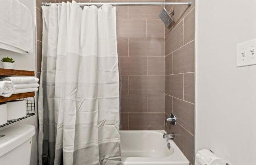 Luxury 3BR Rooftop Apartment Walk to MET and Metro - Foto 26