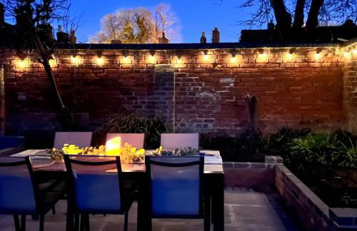 Quaint Georgian house with Parking & Huge Garden 10 mins walk from town - Photo 39