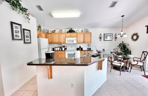 Cozy 4 Bed Pool Home With Game Room 4 Bedroom Home by RedAwning - Foto 18