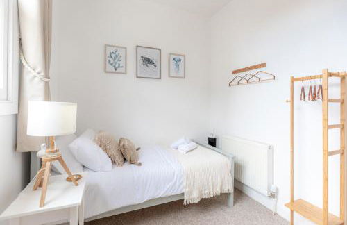 Charming Beachside Town House - Photo 18