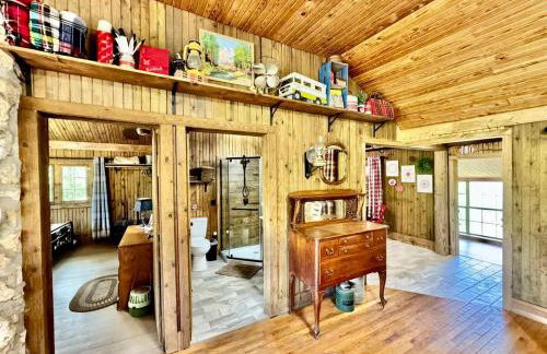 Tranquil Riverfront Cabin Retreat with Wildlife, Trails & Open Skies in Tahlequah, Oklahoma - Foto 10