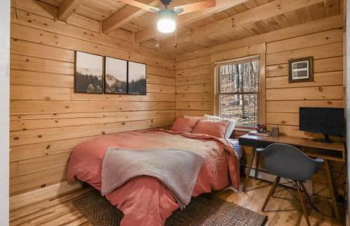 Lakefront Log Cabin, Private Lake Access w/Peloton - Foto 33