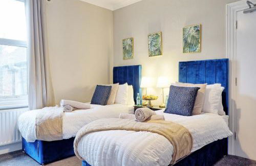 Large 5-Bedroom Home, Perfect for Long Stays & Team Accommodation - Foto 28