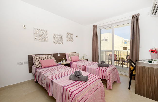 Summer Breeze Superior Apartment with Terrace by Getaways Malta - Foto 2