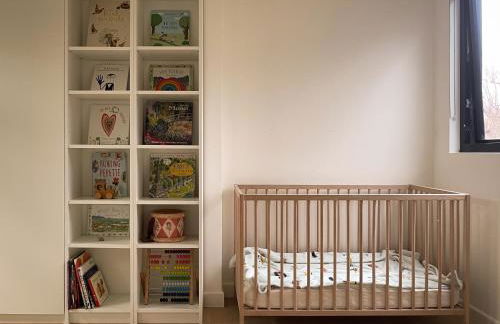 Elegant 4-Bed Townhouse Private Garden Parking - Foto 18