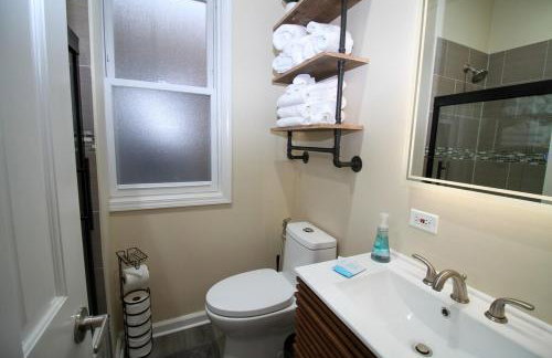 Queen Beds, Long Stay, Garage Parking, Near Train - Foto 6