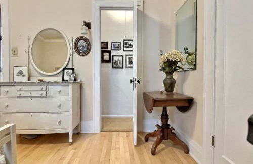 Historic McDowell House Antique Charm by Hospital - Foto 8