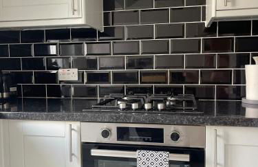 Lovely 2 bedroom apartment with a garden - Photo 8