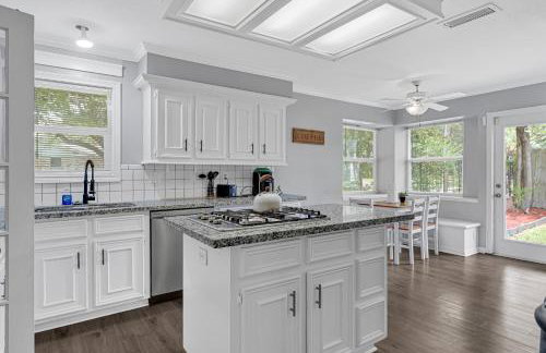 Home for summer with pool, pool table, outdoor kitchen,patio and balcony - Foto 52