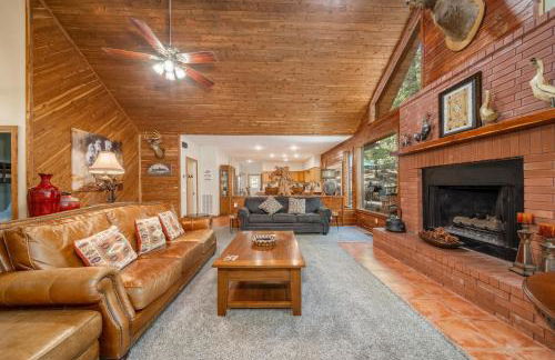 Luxury Rock Creek Cabin w Deck by Lake Hamilton - Foto 7