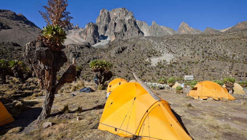 Ruta privada de trekking por el Monte Kenia - Foto 3, Campamento en el ascenso del Monte Kenia