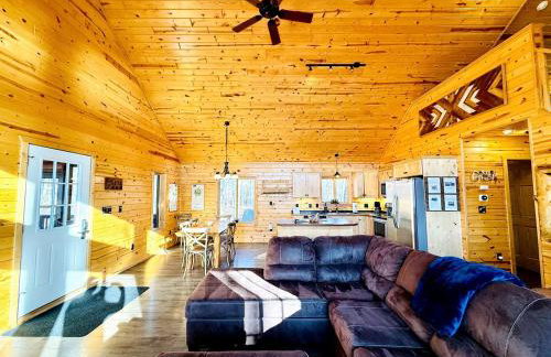 Cozy Lakefront Retreat with Game Room, Outdoor Living and Dock in Wisconsin - Foto 39