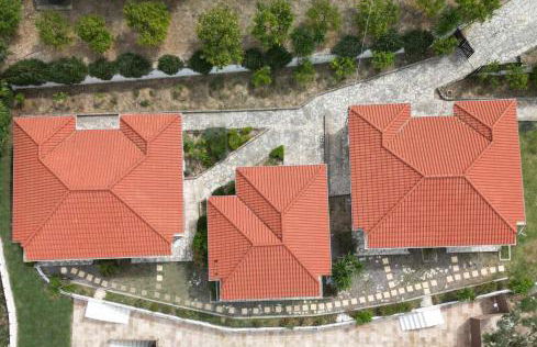 Lorraine's Cottage Style Studios, shared swimming pool and bbq only for guests at Simotata village - Photo 1