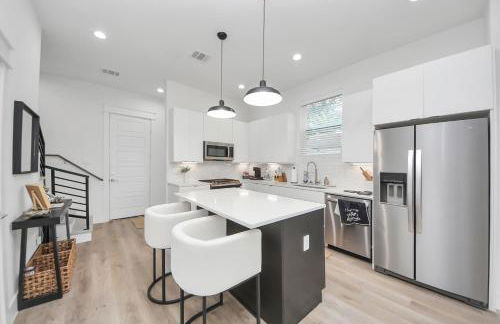 Stylish & Spacious 3BR Gem With Hot tub Near Downtown - Foto 50