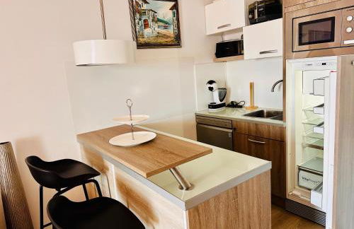 Private apartment with stunning ocean views and sunset. - Photo 9