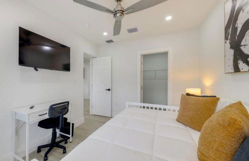 3 Mi to Hard Rock Stadium Retreat with Private Yard - Photo 20