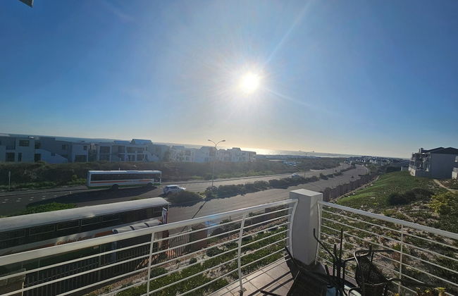 Dolphin Ridge Seaside Apartment - Photo 17