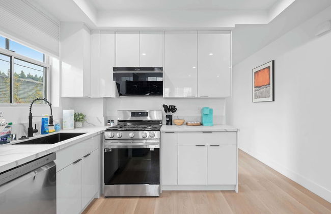 Not Affected by the Fire/modern 5BR Home With Full Amenities & Parking #2 - Foto 27