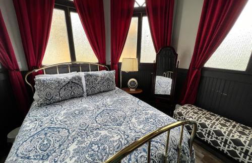 Historic, Stylish Getaway 2 blocks from Waterfront - Foto 16