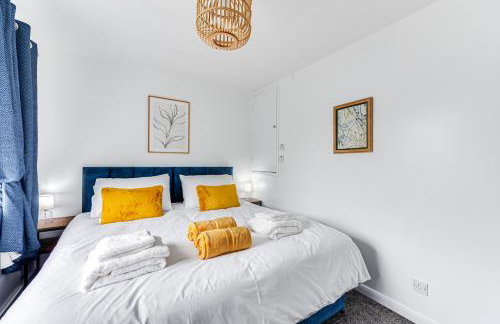 Spacious Bedford House Sleeps 5 Superfast WiFi Free Parking - Foto 25