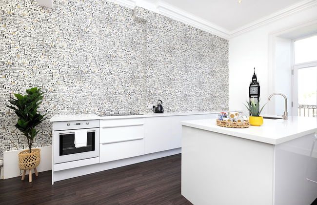 Delightful 3-bed Flat with Parking - Foto 27