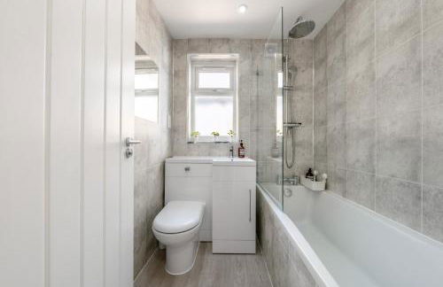 Entire 3 Bedroom House in London - Canning Town, City Airport, London ExCel - Foto 6