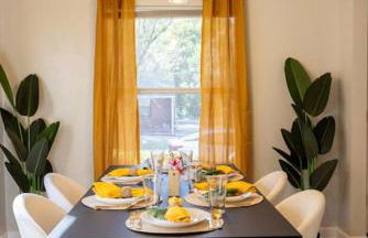 Your UF Getaway: 1 Block from Campus - 4 BD Haven - Foto 30