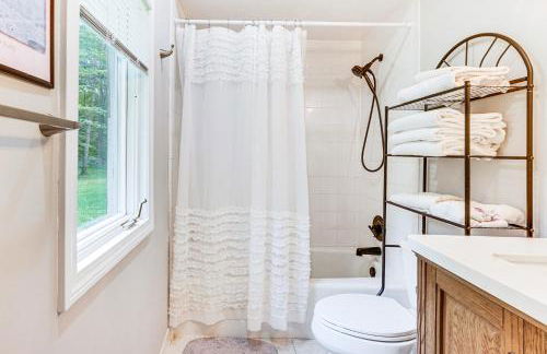 Pet-Friendly Cottage, 2 Mi to Saugatuck Falls - Foto 10