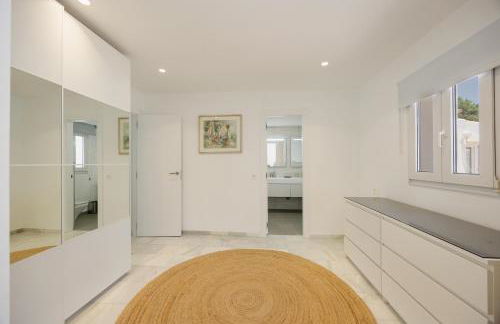 Marbella, Costabella - Beachfront Villa with Heated Pool - Photo 26