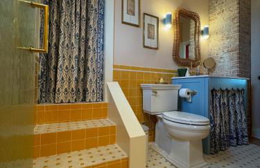 Hot Tub, 5BR2BTH in Guthrie, OK- Near EdmondOKC - Photo 16