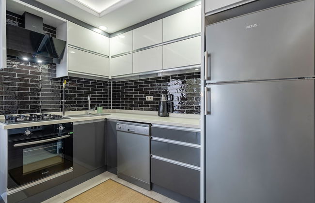 Eluxio Suite Hotel - Photo 34