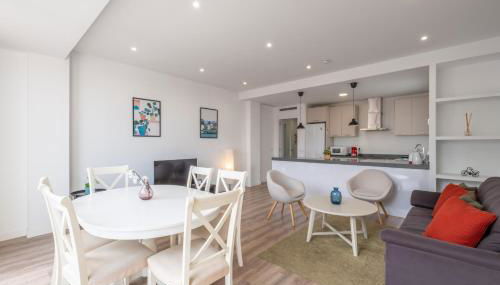 Spacious Penthouse with Private Terrace - Photo 5