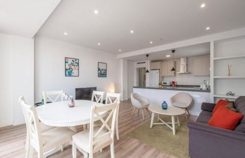 Spacious Penthouse with Private Terrace - Photo 5