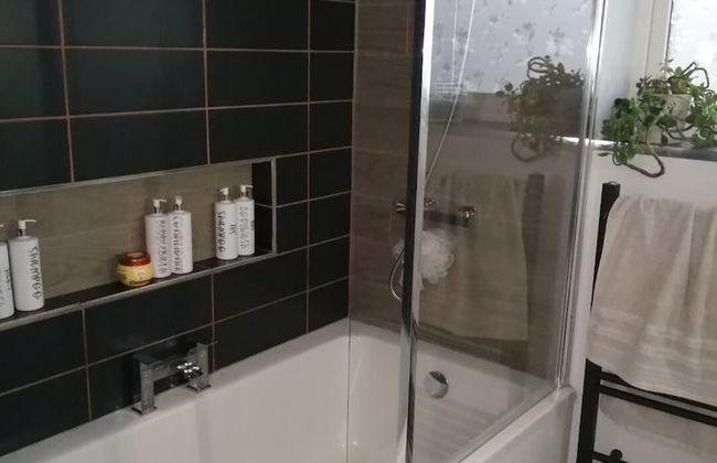 Charming 2-bed Apartment in Eastleigh - Foto 16