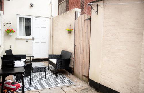 5 Bed Luxury Townhouse with Hot Tub, Rooftop Terrace, Perfect for Groups, Near Cruise Terminal - Foto 61