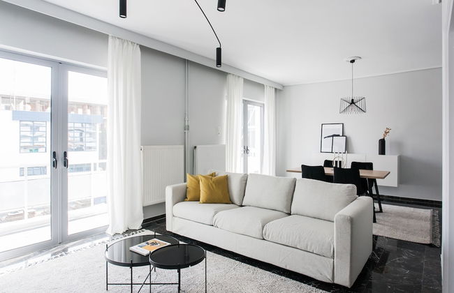 Spacious & Airy 1 Bedroom Apartment near HELEXPO - Foto 1