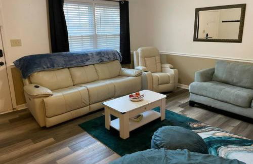 NEW King Beds, 86 inch RokuTV, and Massage at the Comfort Haven - Foto 15