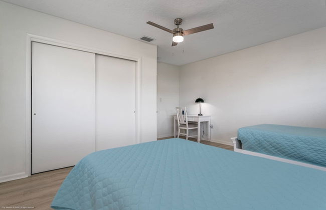 Gorgeous Grove Contemporary Family Home - Foto 6