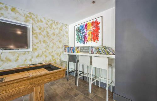 Large 3 bedroom Family Suite, Private Balcony, 5 min to DCA, Gym, Pool and more! - Photo 56