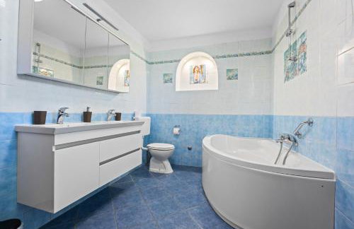 Villa Andrea for 17 people with private 40 m2 pool & pet friendly near Poreč - Photo 39